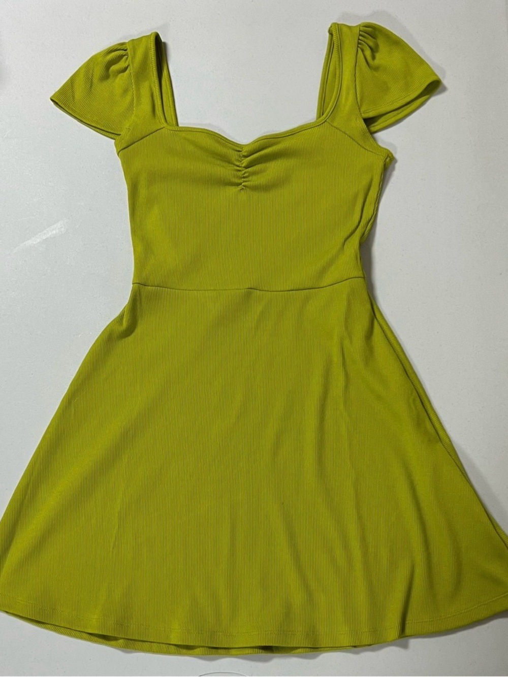 Green Solid Sweetheart Neckline Short Sleeve Mini Dress Size XS ✨ #dress #casual